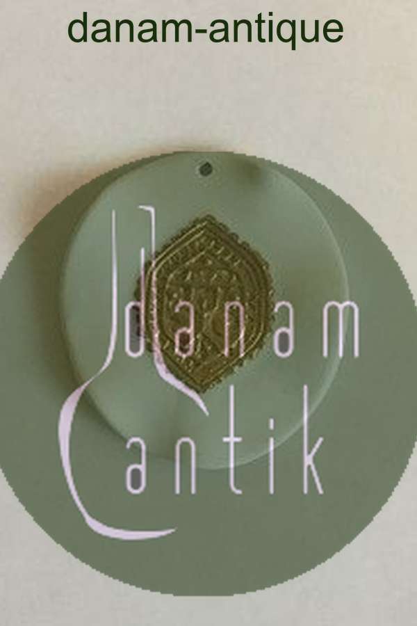 Royal Copenhagen Vedhæng af porcelæn med gulddekoration. Designet af Nils Thorson