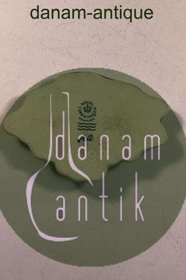 Royal Copenhagen Porcelæns smykke af Arje Griegst