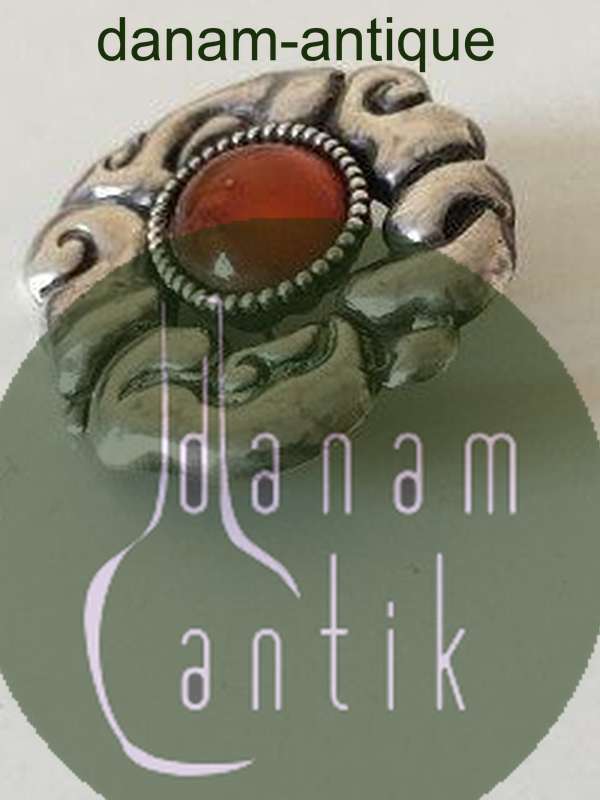 Thorvald Bindesbøll broche fra Holger Kysters Værksted med Sten