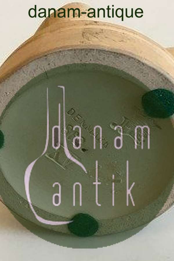 P. Ipsens Enke Terracottafigur af siddende dreng No 862