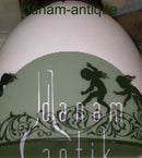 Hængelampe i hvid glas med motiver.