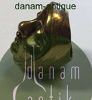 ジェーンがデザインした真鍮製のリング？