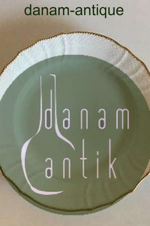 Royal Copenhagen Hvid Svejfet med takket guldkant (Stel 387 / Josephine) Frokosttallerken No 1623