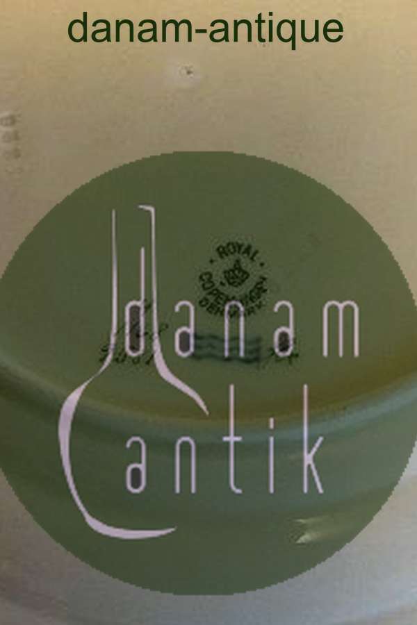 Royal Copenhagen Fish Service No 1168 Dinner Plate No 4/1168/9581