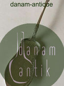 Schöner verschnörkelter Silberlöffel mit gebogenem Griff. CAB