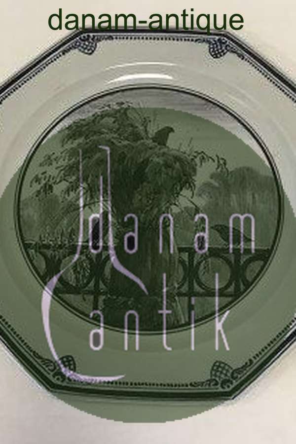 Unika Royal Copenhagen ottekantet fad af porcelæn, dekoreret i underglasur blå med fugle i neg