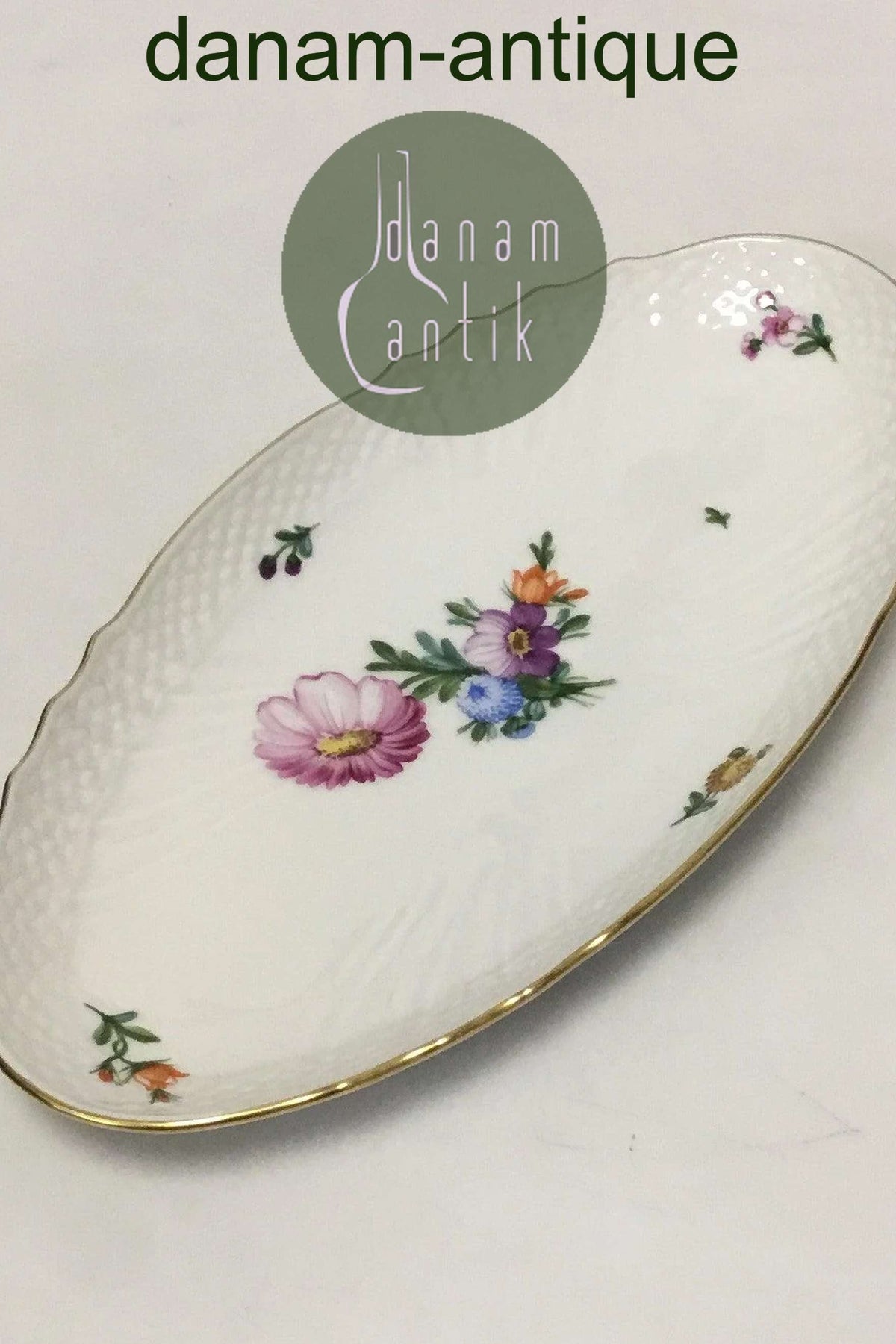 ロイヤルコペンハーゲン ライトサクソンフラワーオブロングディッシュ