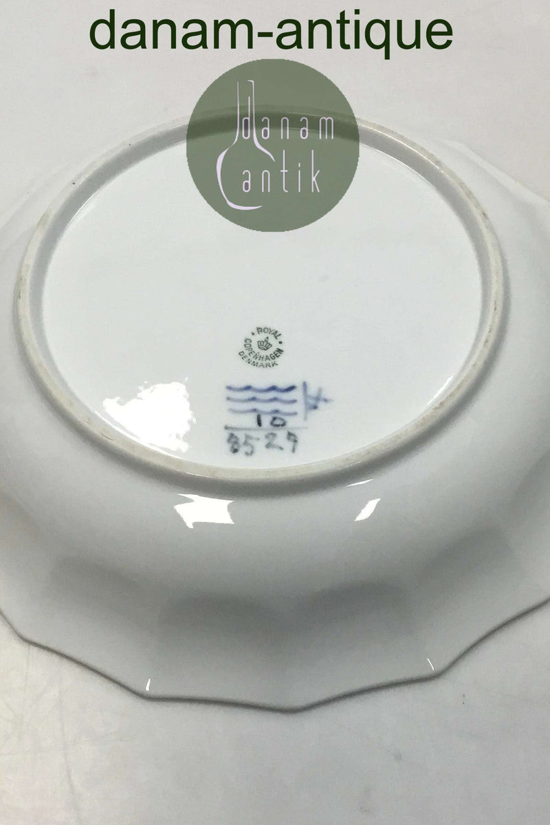 Royal Copenhagen Blå Blomst Kantet flad skål no 8529