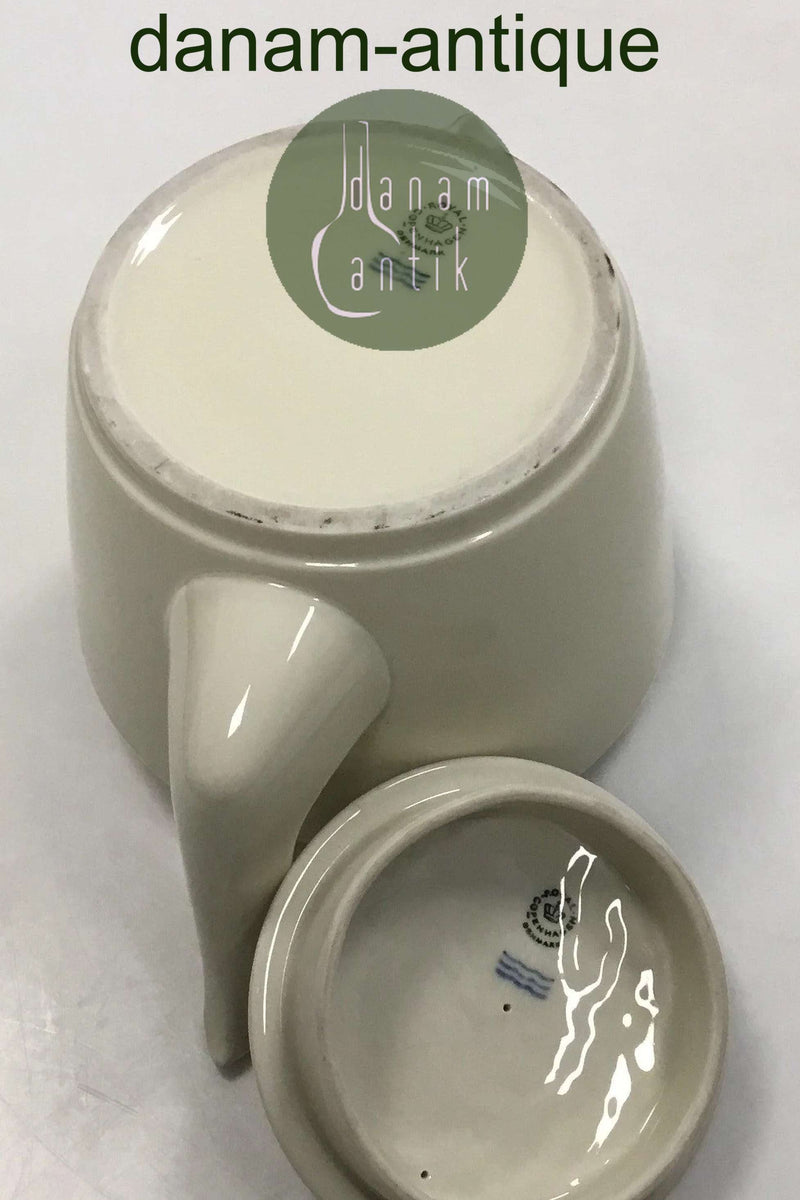 Royal Copenhagen Smooth Cream-colored Pattern with gold edge Teapot No 9534