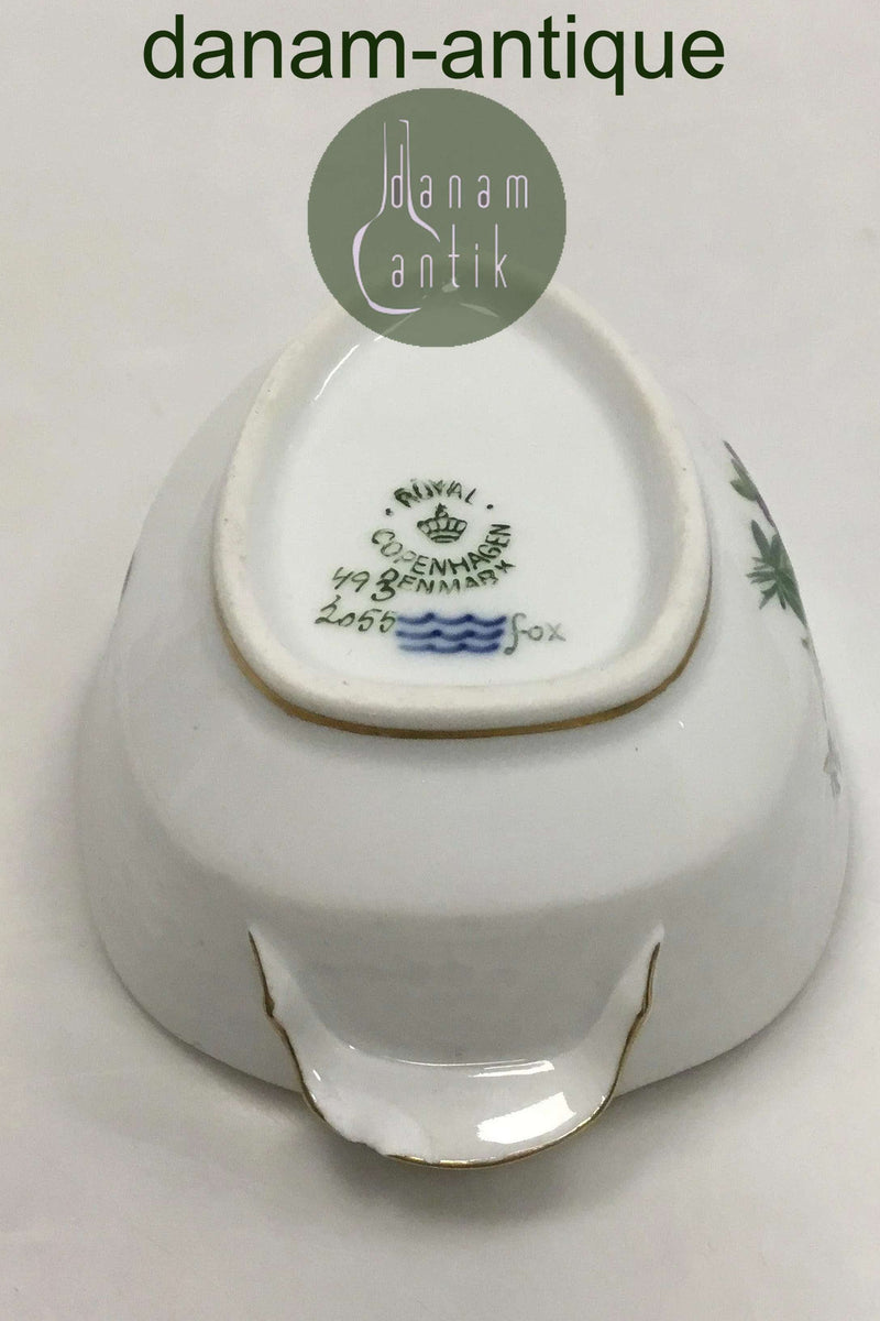 Royal Copenhagen Saxon Flower Light Bee Cell Assiet No 493/2055