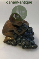 Bing & Grøndahl Figur af Kai Nielsen "Lille Bacchus med druer" No 4021 fra Druehøstserien