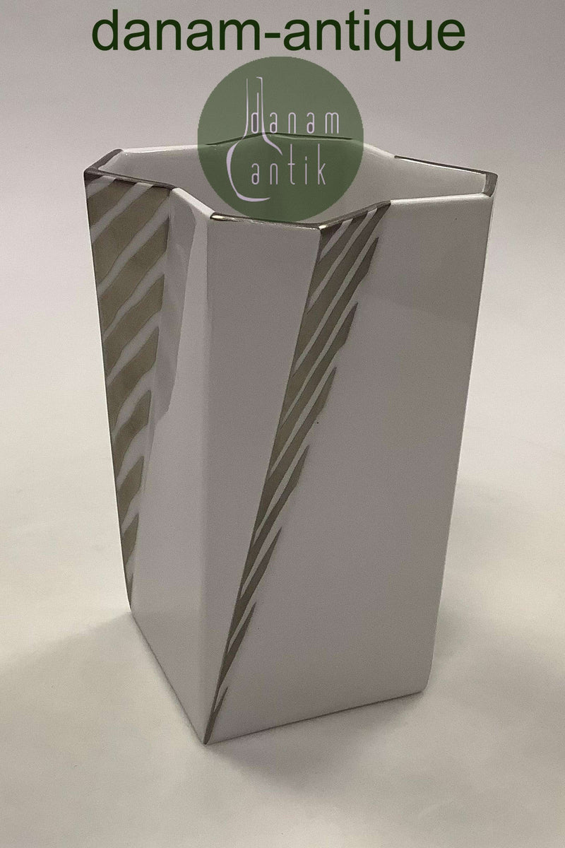 Royal Copenhagen Moderne Futura Vase af Else Kamp  Måler 16,5cm / 6.5 inch