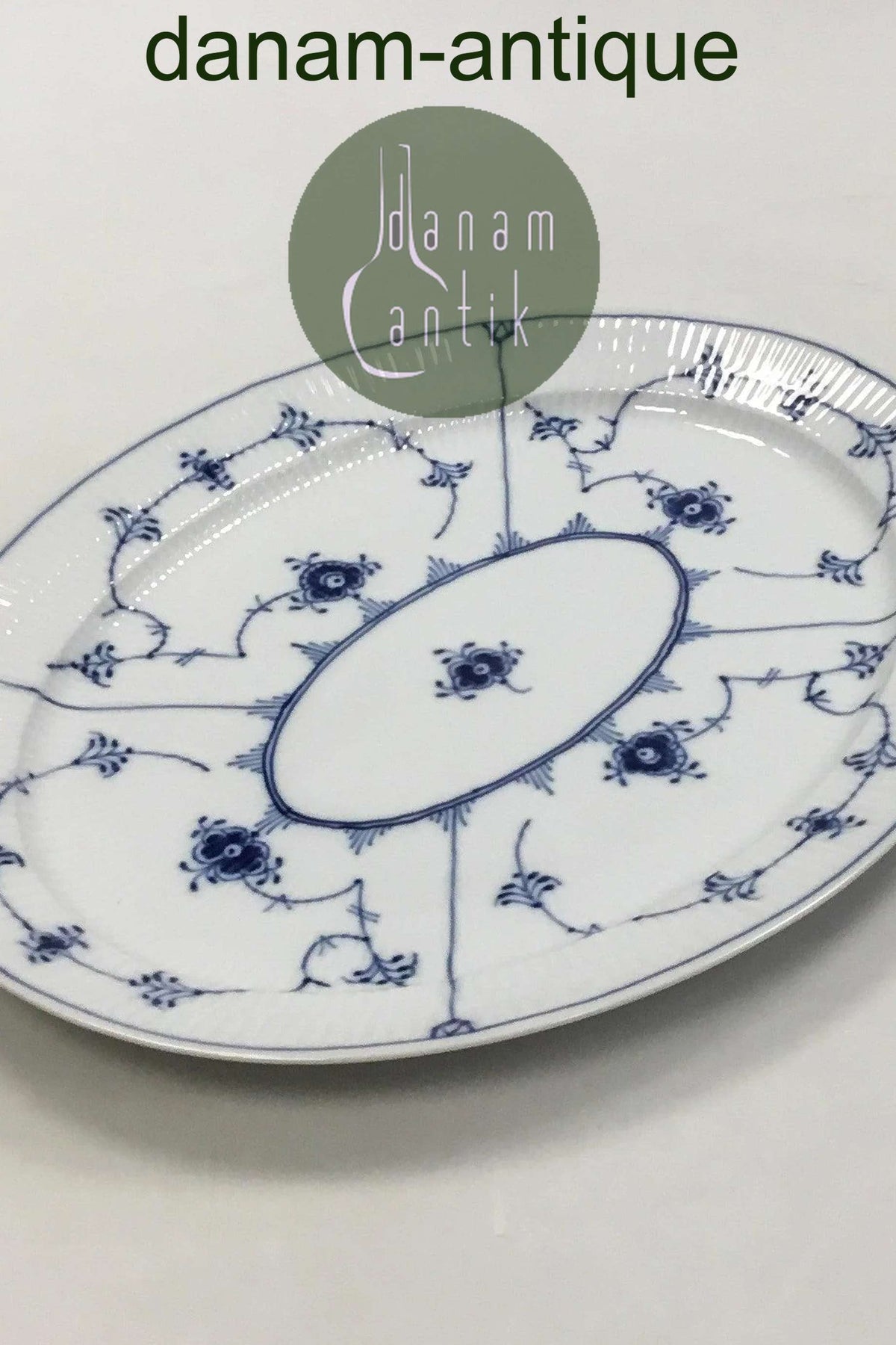 美品　ロイヤルコペンハーゲン ブルーフルーテッドオーバルディッシュ　舟形 ロイヤルコペンハーゲン ブルーフルーテッドオーバルディッシュ No 633