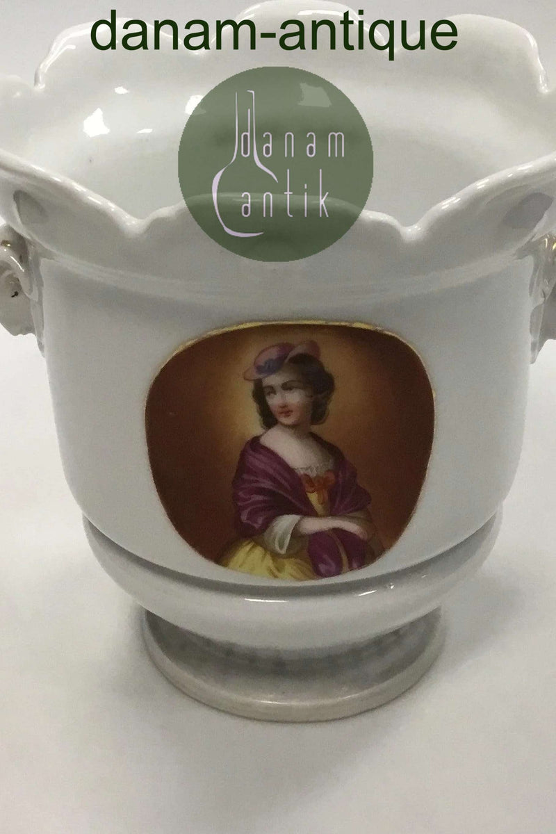 Urtepotteskjuler af hvid porcelæn