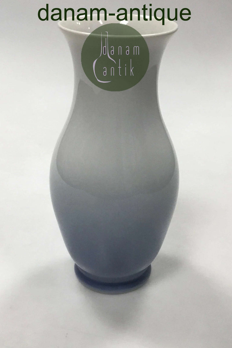 Royal Copenhagen Art Nouveau vase med blomster no 2630/2289