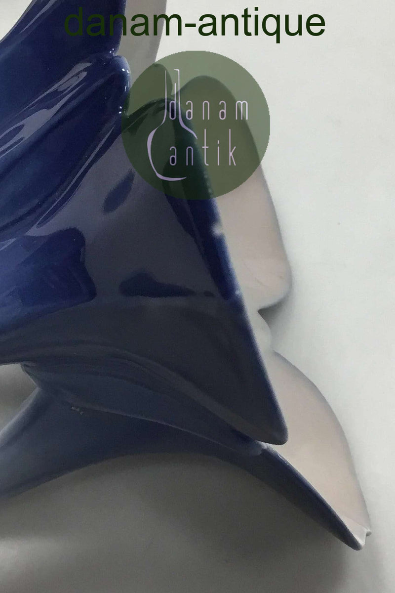 Bing og Grøndahl Art Nouveau To kuvertvaser i form af en blomst, opsat på fire fødder. No 5001