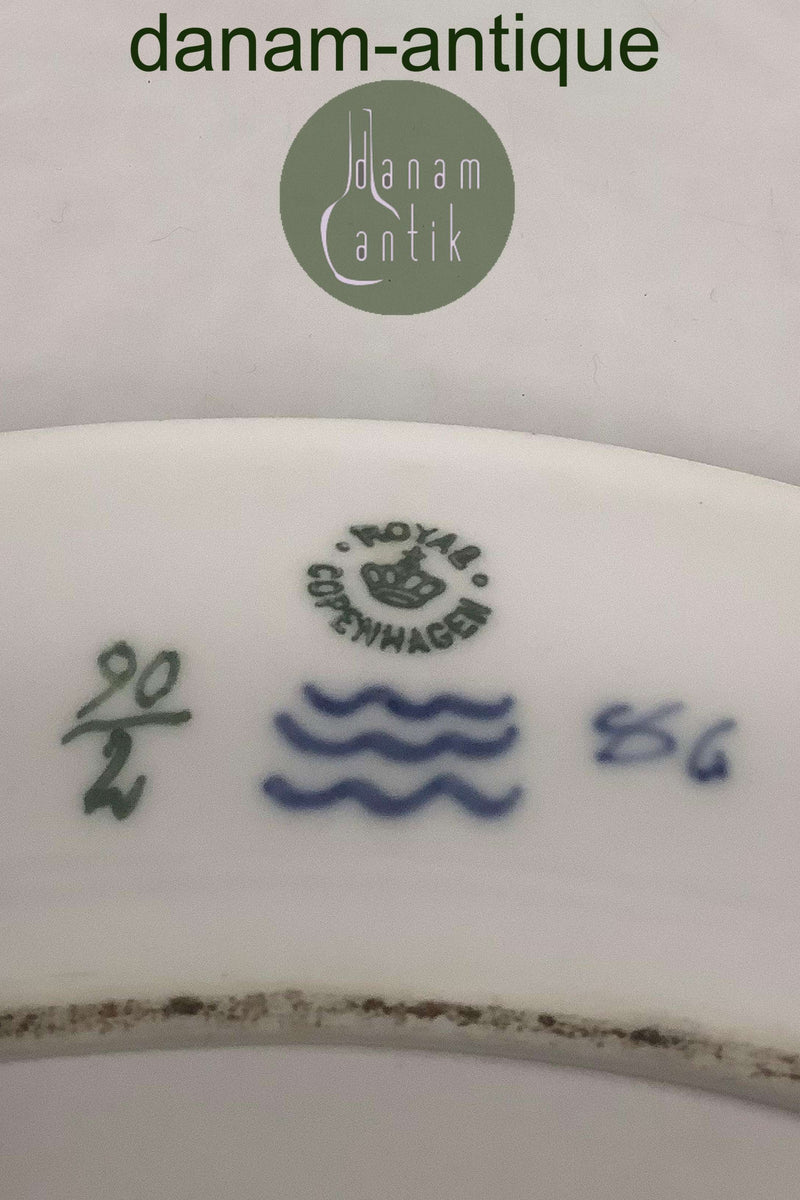 Stort Royal Copenhagen Art Nouveau Bakke med blomster No 90 / 2