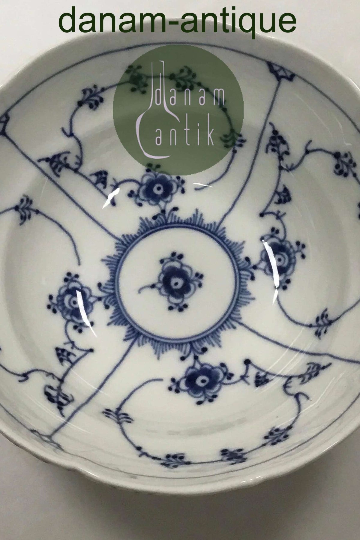 ロイヤルコペンハーゲン ブルーフルーテッドハーフレースボウル No 717