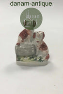 Staffordshire(?) Fajance Figur. To hunde på en tønde