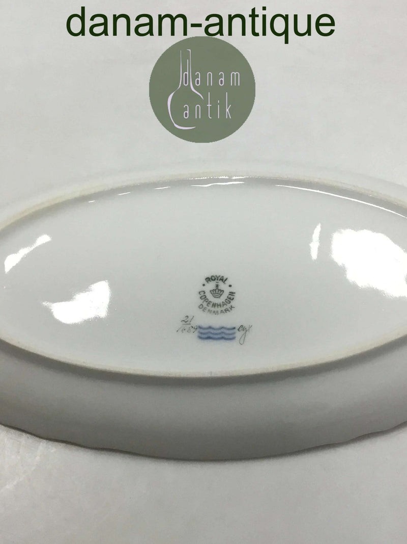 Royal Copenhagen Sirius aflangt fad No 1689