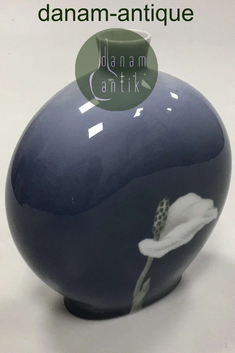 Royal Copenhagen Art Nouveau Vase dekoreret med fredslilje No 271/209B