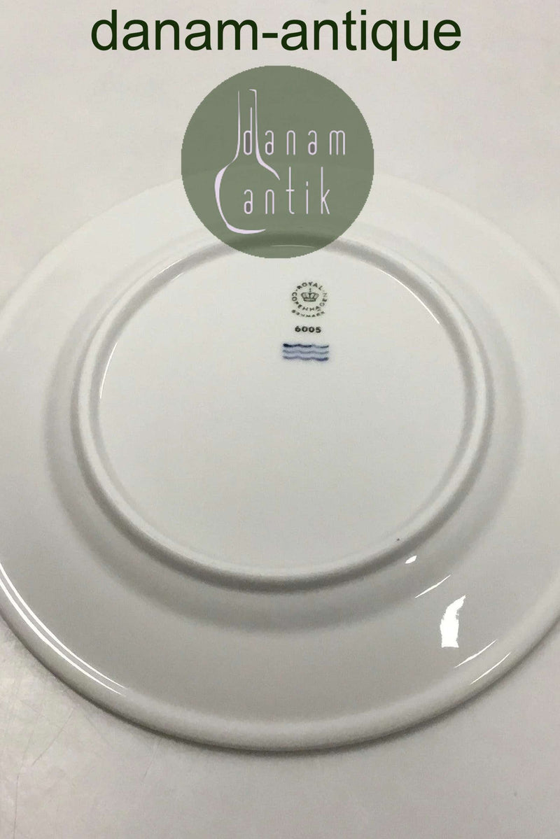 Royal Copenhagen Hotelporcelæn dekoreret med vilde planter Sidetallerken No 6005