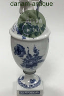 Royal Copenhagen Blå Blomst Svejfet Lågpokal med putti på låger No 1754