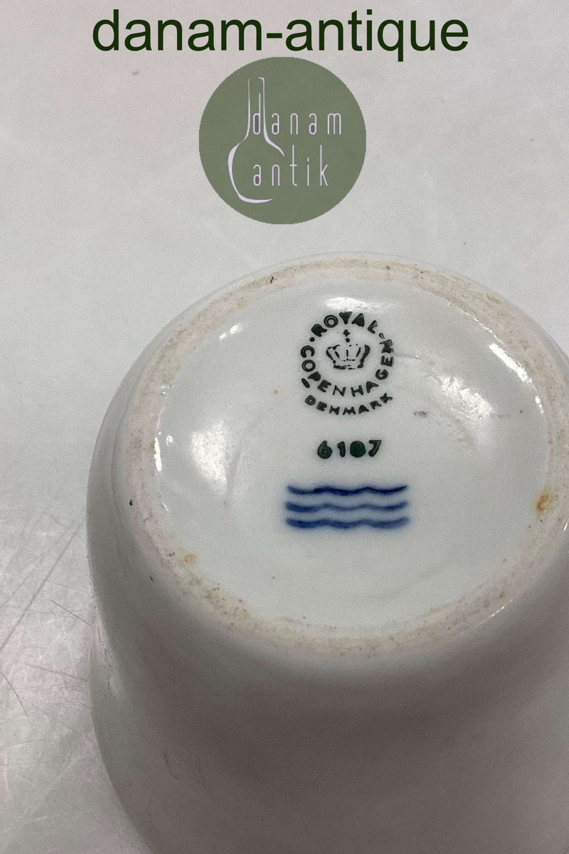 Royal Copenhagen hvidt krus No. 6187