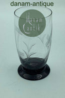 Holmegaard Glasværk: ørneglas eller sodavandsglas på sort fod med slibninger