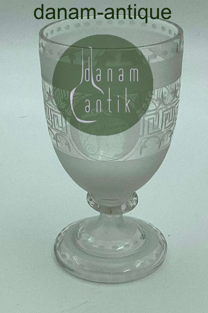 Vinglas med stort slibingsarbejde på kummen ca. 1900