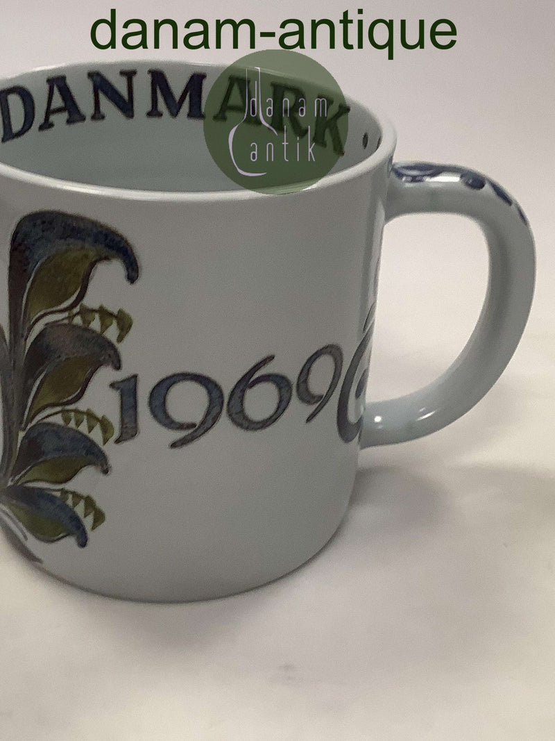 Royal Copenhagen Aluminia Frederik d. 9 Stort Krus 1969