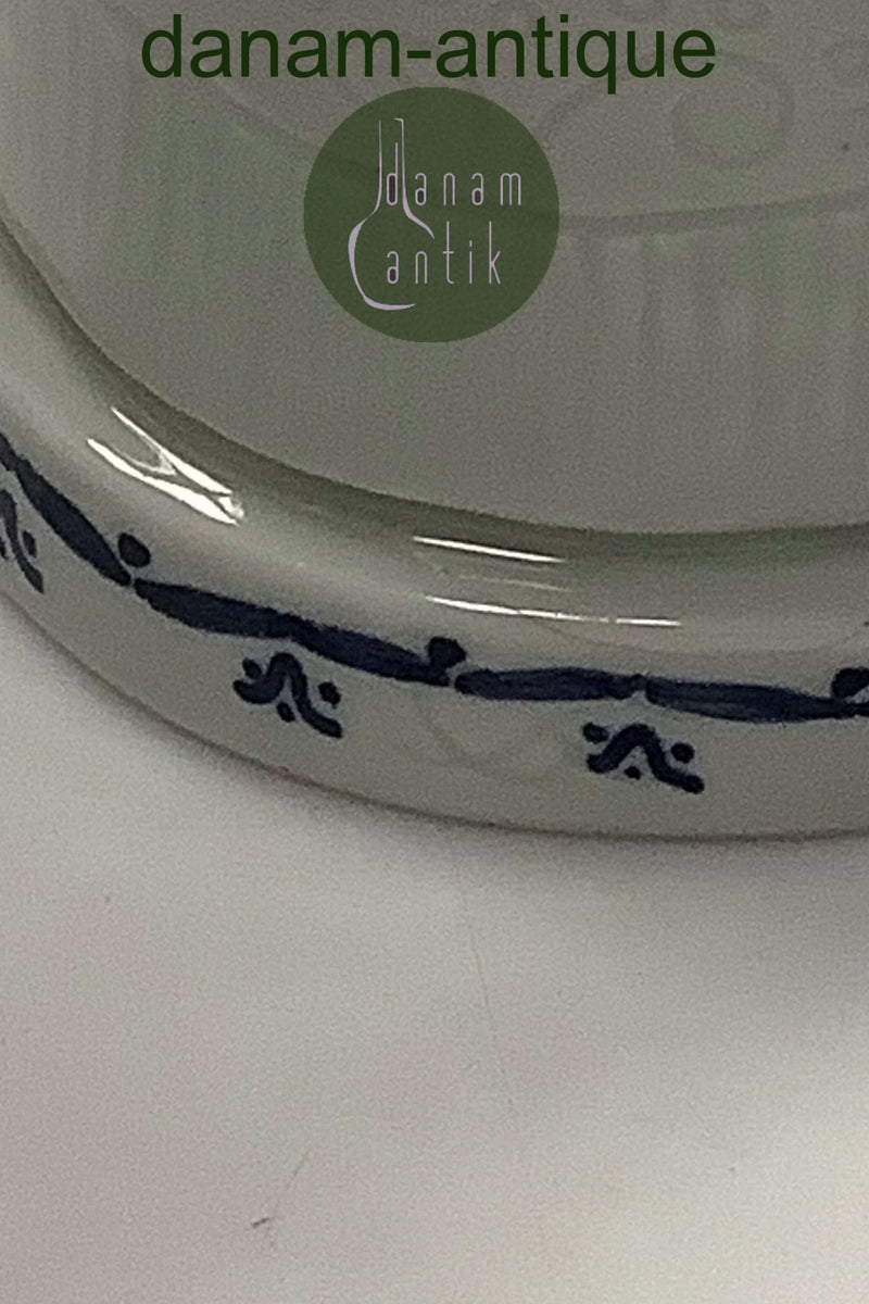 Royal Copenhagen Georg Thylstrup Figur af pige med Hjort Musselmalet No 1531