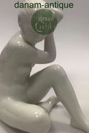 Bing &amp; Grondahl年轻女孩做头发的小雕像，编号2280