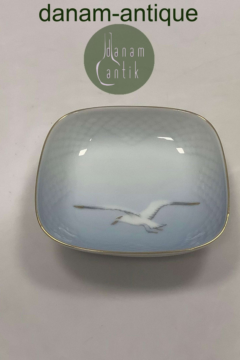 Bing og Grøndahl Måge med Guld Assiet / Skål No 194