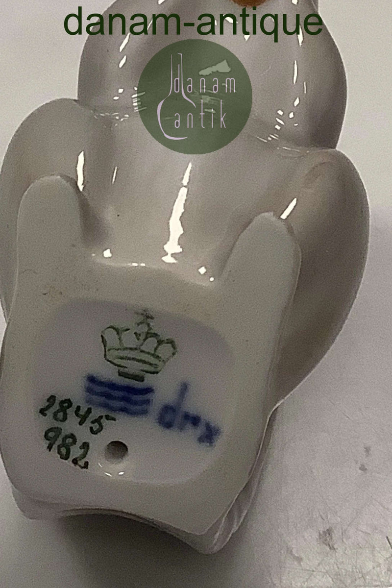 Tidlig Royal Copenhagen Figur af Egern med nød No. 2845/982