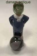 Royal Copenhagen Figur af Dreng med Bold No 3542