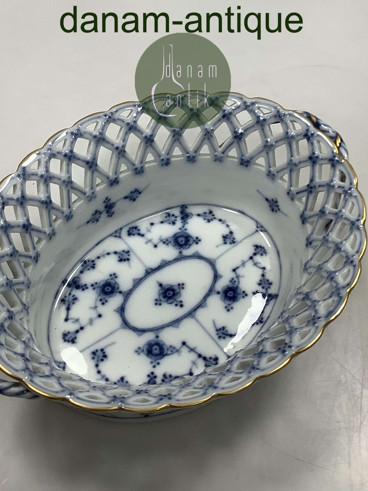 ロイヤルコペンハーゲン　　フルーツバスケット　希少　です。 アンティーク ロイヤルコペンハーゲン ブルーフルーテッド フル