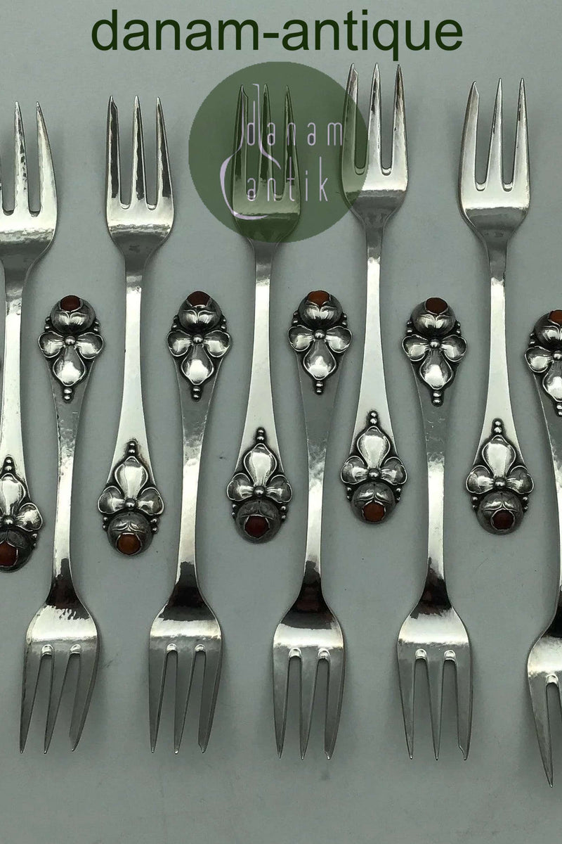 Sæt Dansk Arbejde (DTA) Sølv Kagegafler med Rav (12)