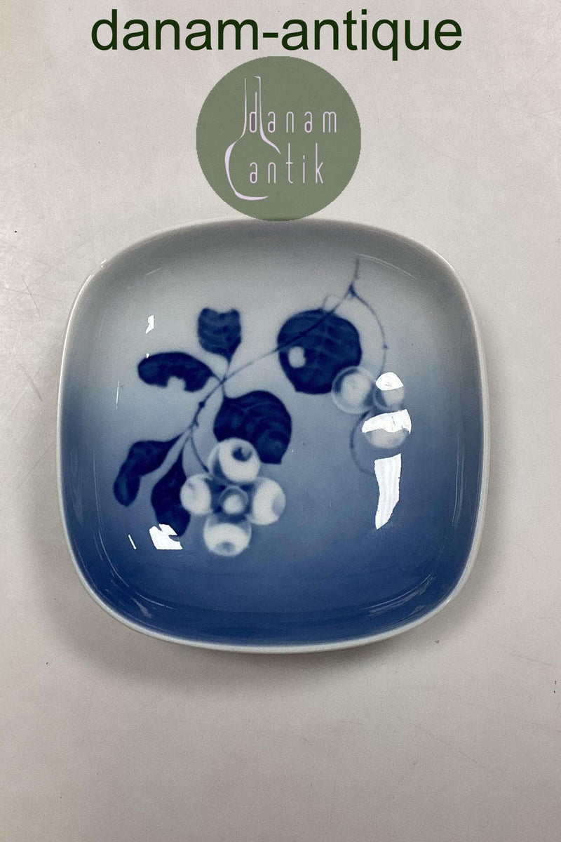 Royal Copenhagen Platter / Skål med Bær No 4930
