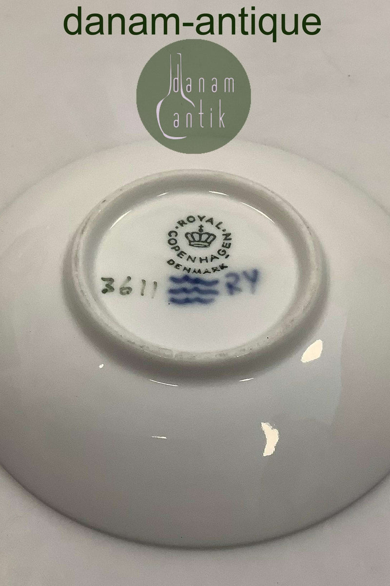 Royal Copenhagen Lille Assiet med Blomst No 3611