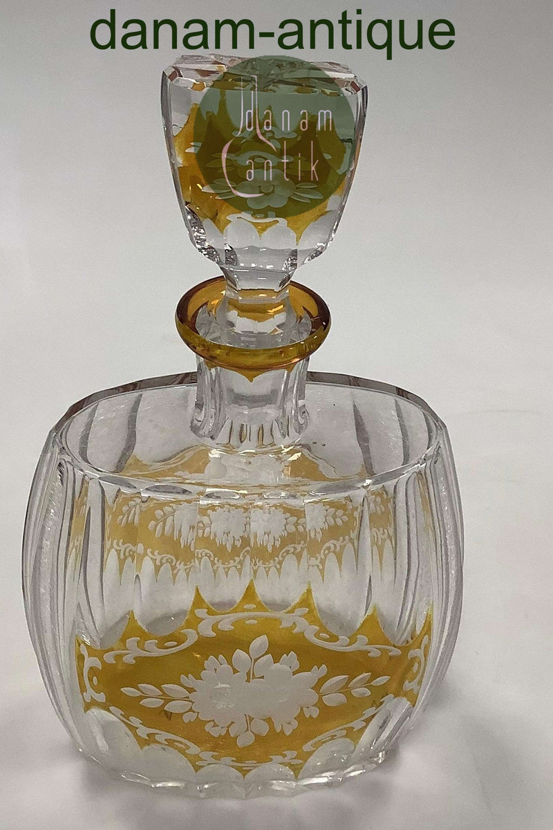 Beautiful Decanter in clear and yellow Glass Measures 26cm / 10.24 inch