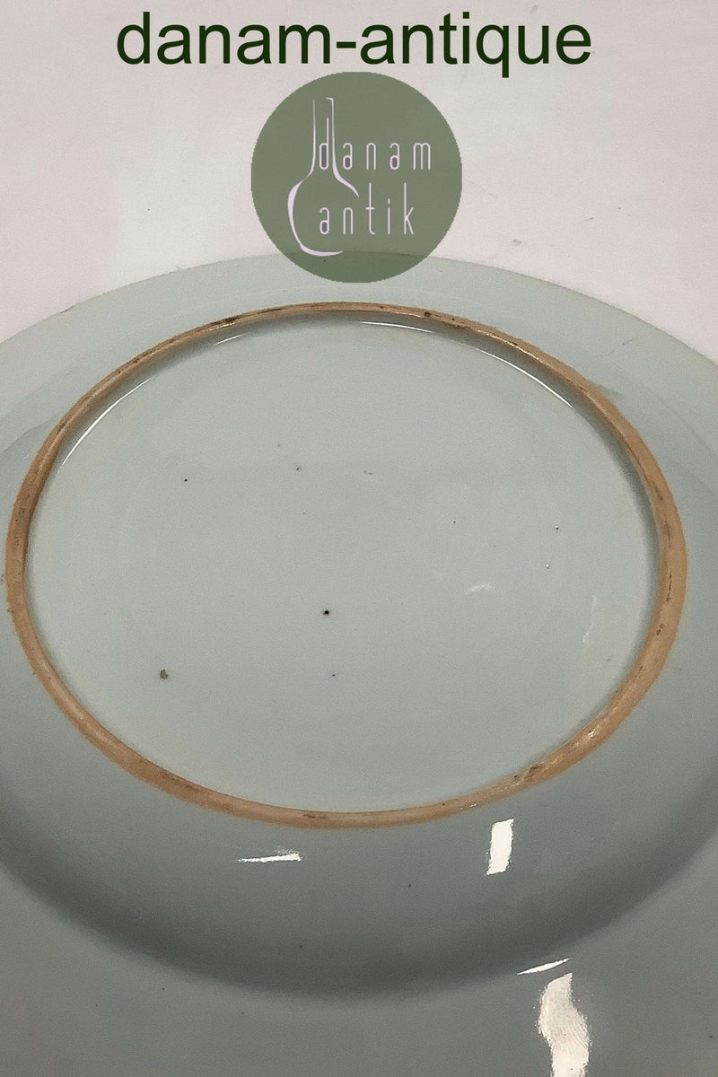 Smuk Kinesisk Tallerken Qianlong 1735-1795  Måler 23cm / 9.06 inch  Få enkelte kant afslag