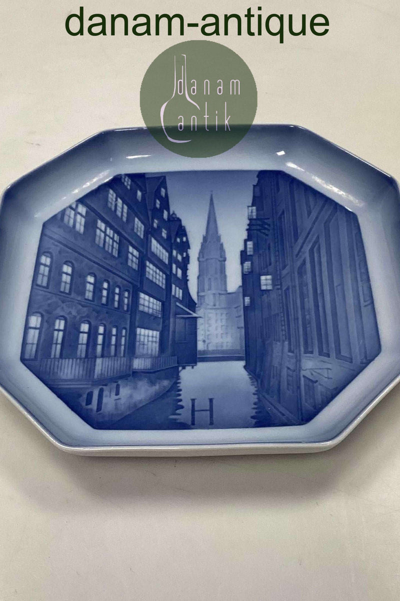 Bing og Grøndahl Alfabet Platte Hamborg. Designet i 1933-1934 af Ove Larsen