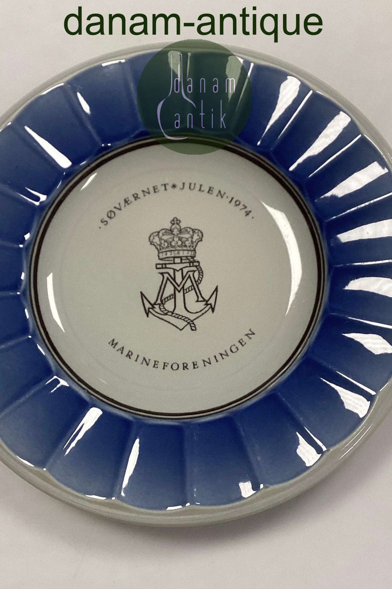 Royal Copenhagen / Aluminia Navy Weihnachtsteller 1974