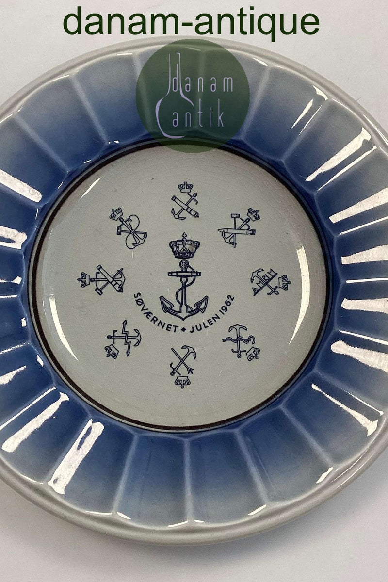 Royal Copenhagen / Aluminia Navy Weihnachtsteller 1962