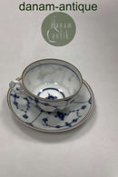 Bing and Grondahl 蓝色凹槽素面/蓝色彩绘茶杯，带 Main Depot 标志