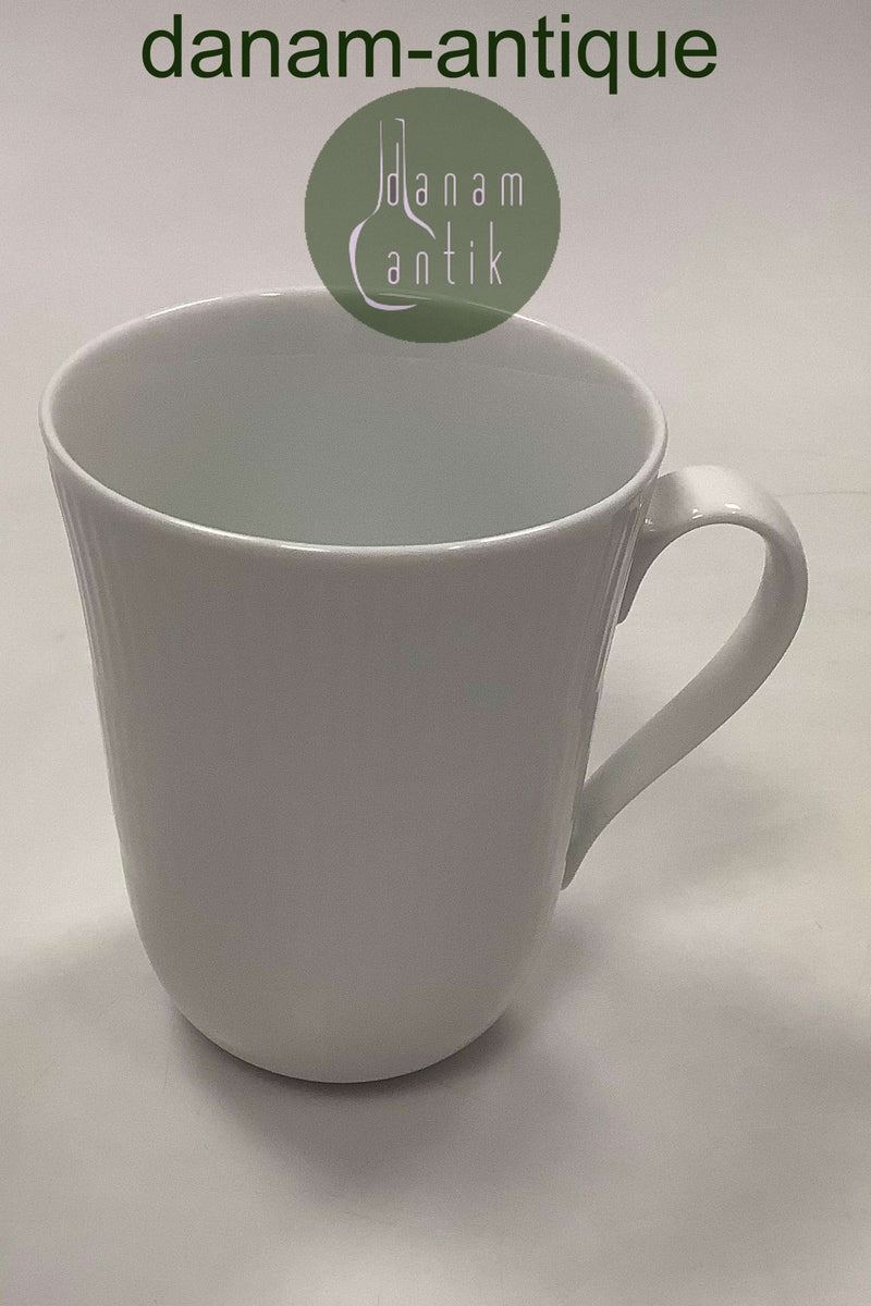 Royal Copenhagen Hvid Riflet kop med hank No 497