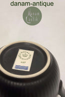 Royal Copenhagen Sort Riflet kop med hank No 497
