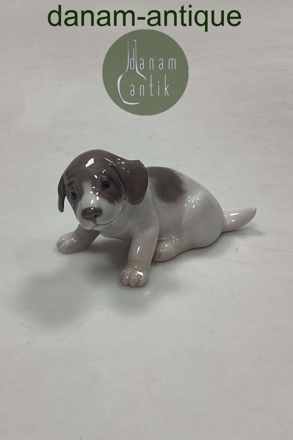 ロイヤル・コペンハーゲン ポインターの子犬のフィギュリン No. 1311