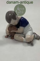 Royal Copenhagen / Bing og Grøndahl 1951 Figur Dreng med gravhund No. 440